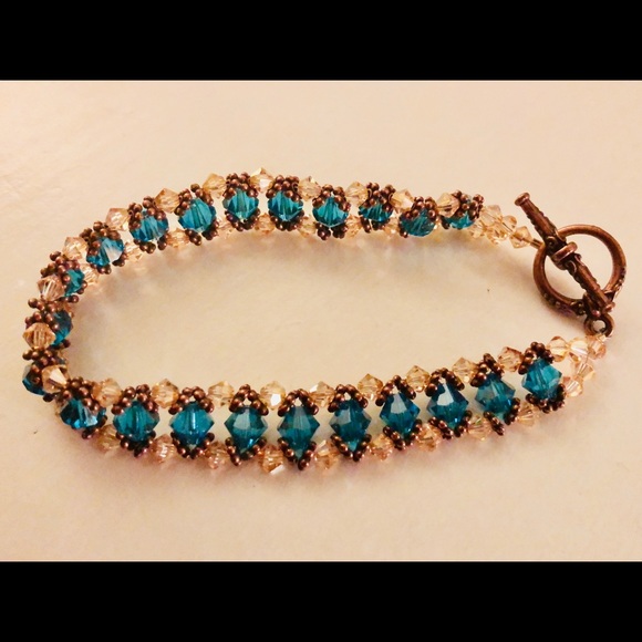 Handmade beaded bracelet. - Picture 1 of 2